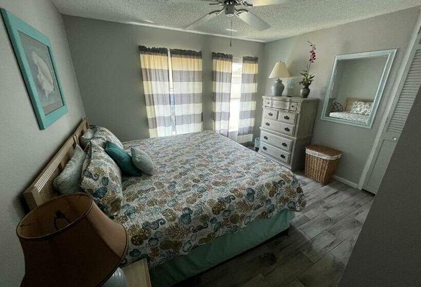 דירת חדר, Surfside Suites