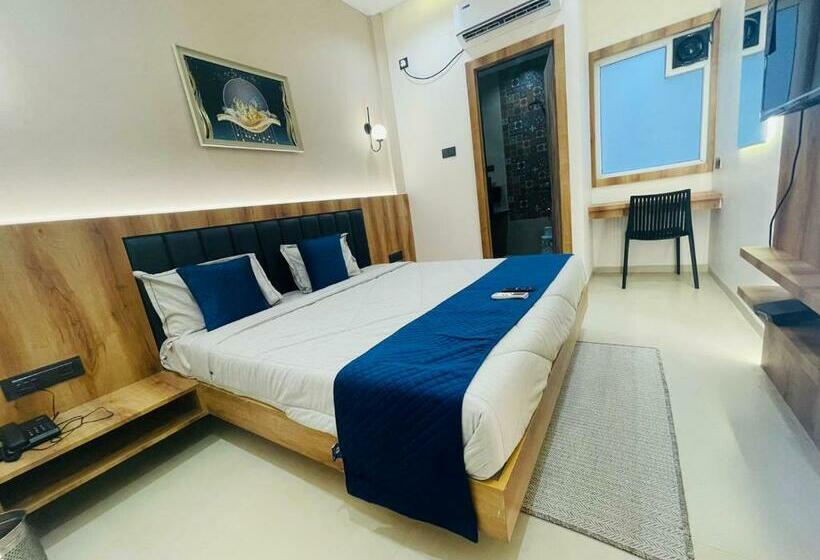 Pokój Deluxe, The Golden Tree