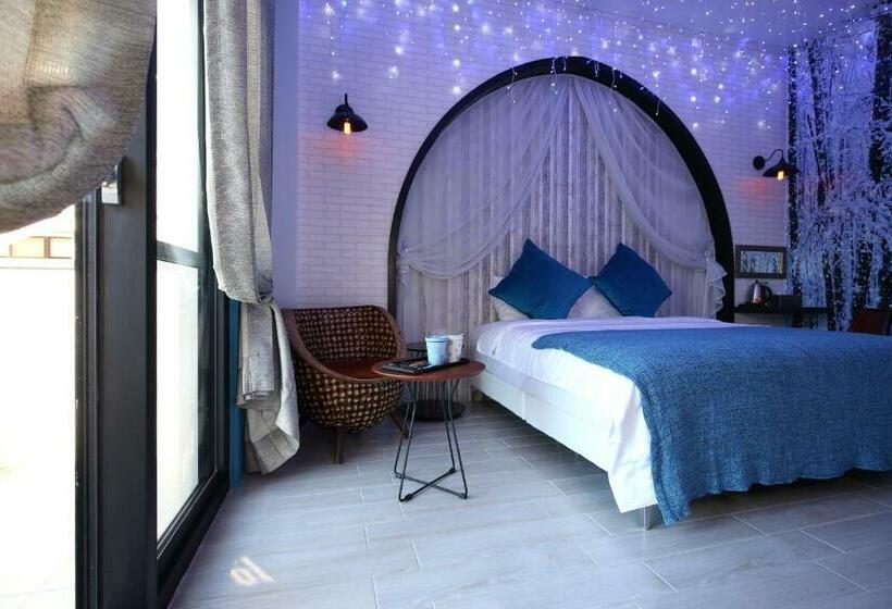 اتاق لوکس, 1999 B&b