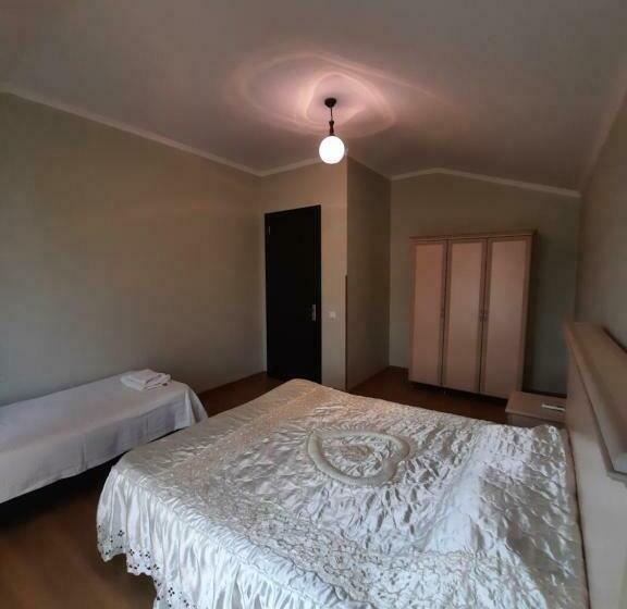 سوییت با چشمانداز استخر, Delta