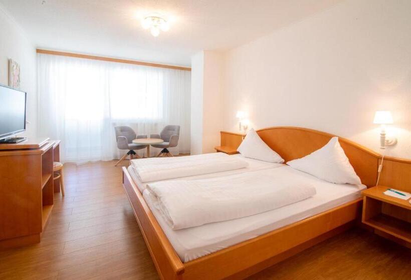 Comfort room with balcony, Gabriel