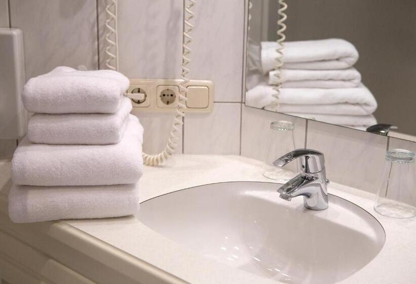 Comfort room with balcony, Gabriel