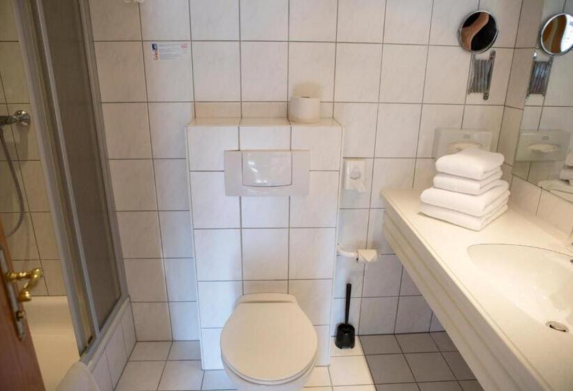 Comfort room with balcony, Gabriel