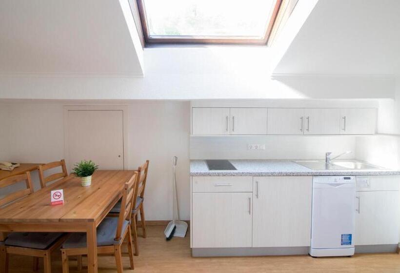 דירת שני חדרים, Gabriel