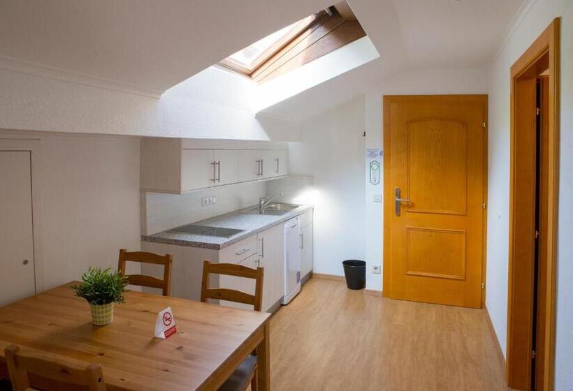 דירת שני חדרים, Gabriel