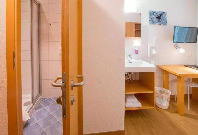 Basic Yhden Hengen Huone, Gabriel