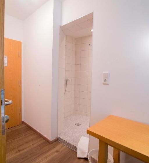 חדר יחיד בסיסי, Gabriel