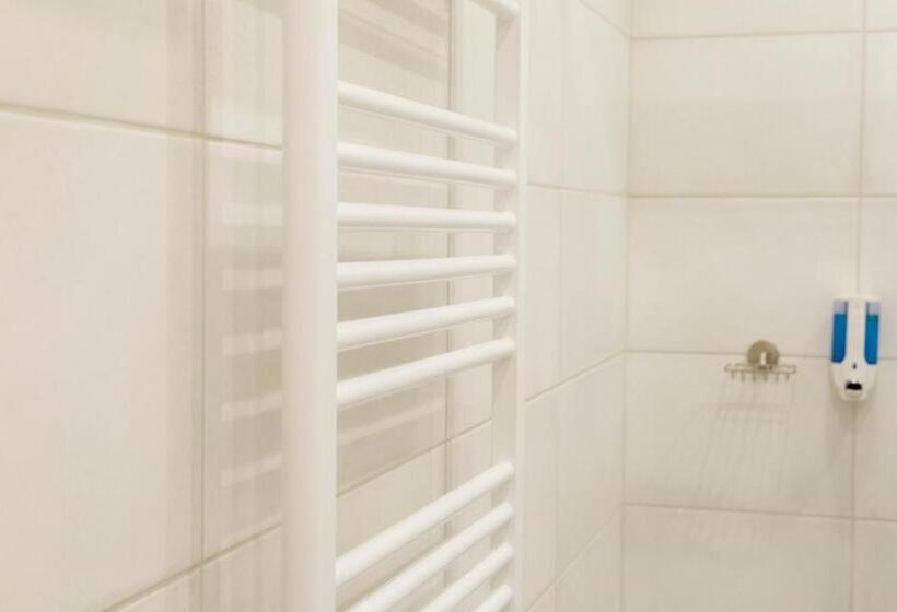 חדר סופריור, Gabriel