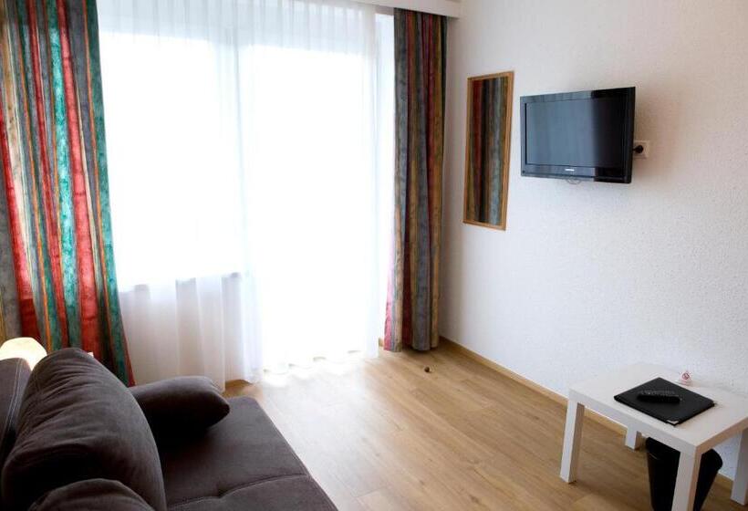 חדר סופריור, Gabriel