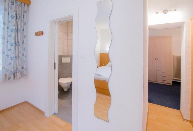 חדר קלאסי, Gabriel