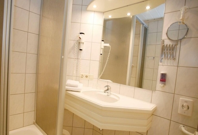 Comfort room with balcony, Gabriel