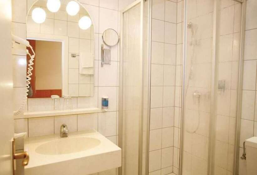 Comfort room with balcony, Gabriel