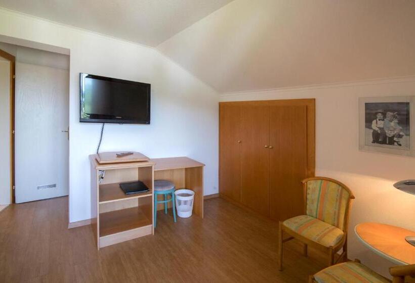 Comfort room with balcony, Gabriel