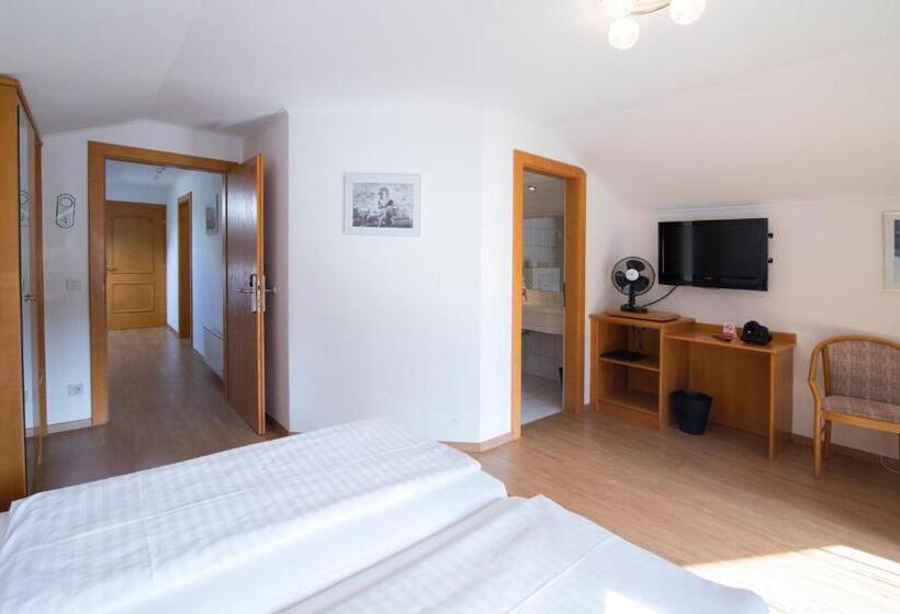 Comfort room with balcony, Gabriel