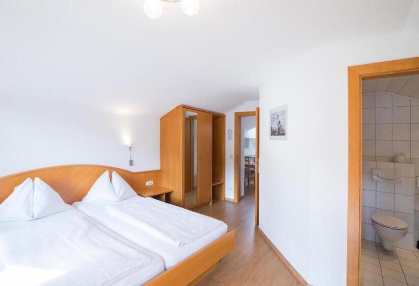 Comfort room with balcony, Gabriel