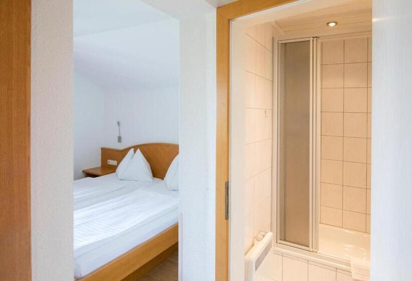 דירת שני חדרים עם מרפת, Gabriel