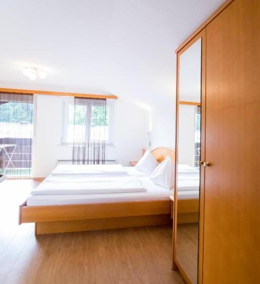 דירת שני חדרים, Gabriel