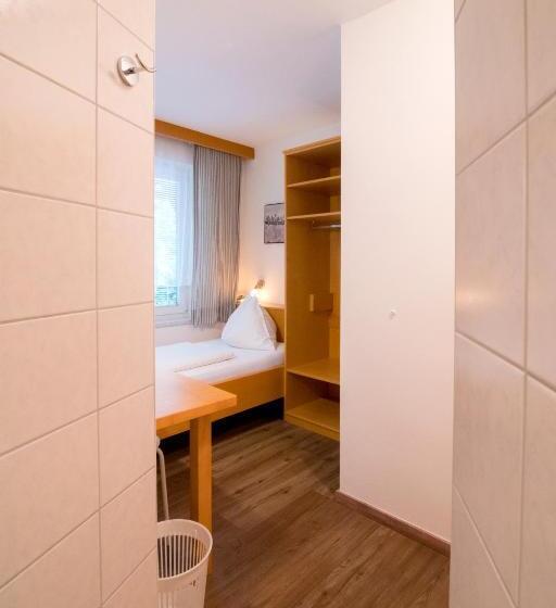 חדר יחיד בסיסי, Gabriel