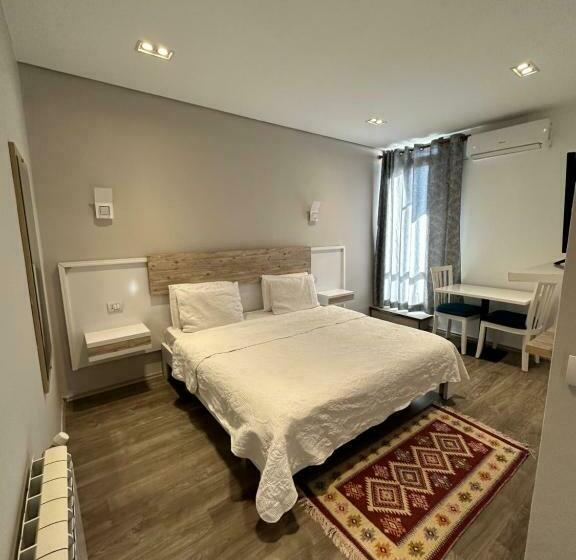 标准间带阳台, Gjallica