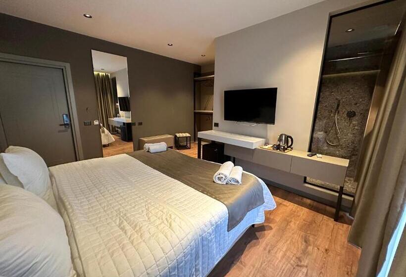 带阳台的豪华间, Gjallica