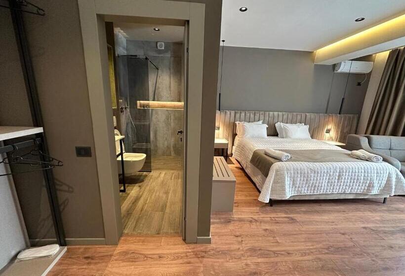 带阳台的豪华间, Gjallica