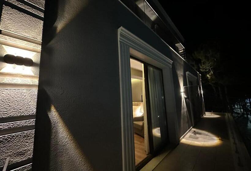 발코니 디럭스 룸, Gjallica