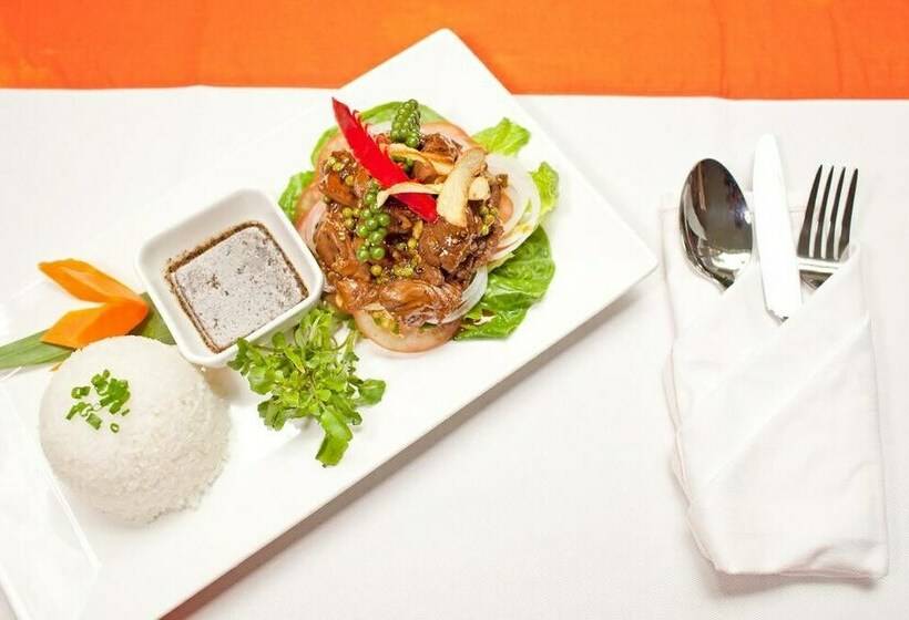 استودیوی لوکس, Jiny Tran