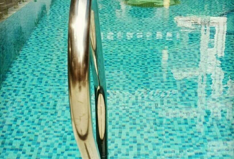 سوئیت خانواده 2 خوابه, Jiny Tran