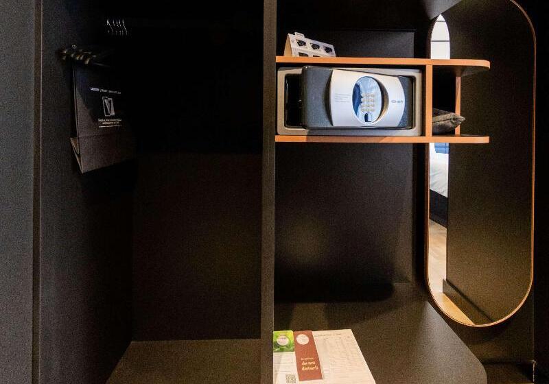 سوئیت 2 خوابه, Jiny Tran