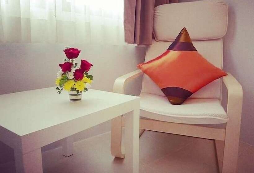 سوئیت خانواده 2 خوابه, Jiny Tran