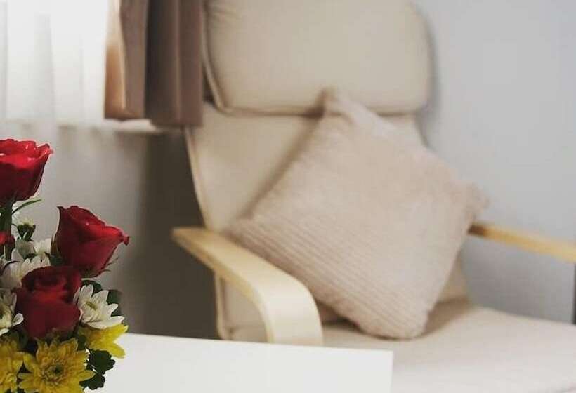 سوئیت خانواده 2 خوابه, Jiny Tran