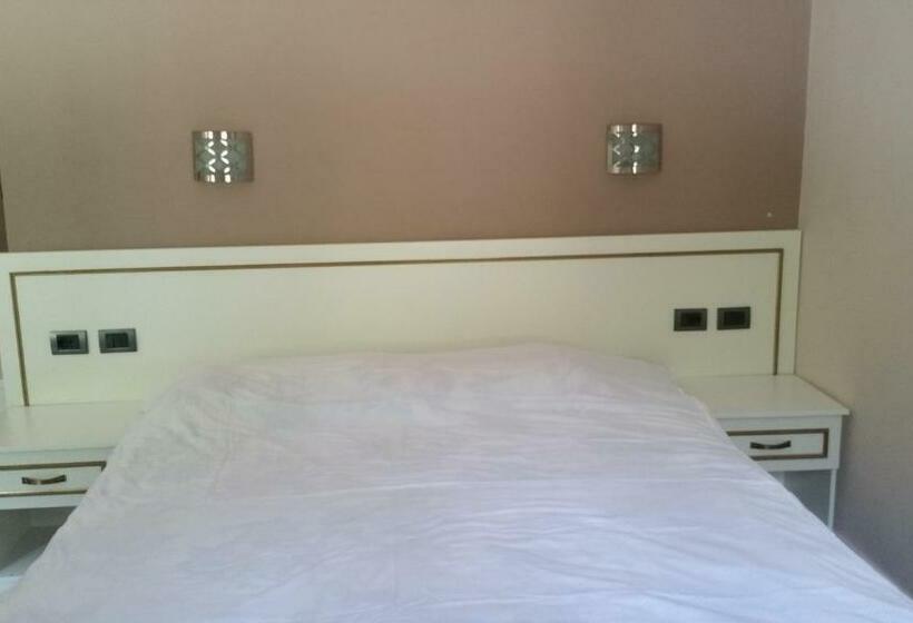 패밀리 룸, Margjeka