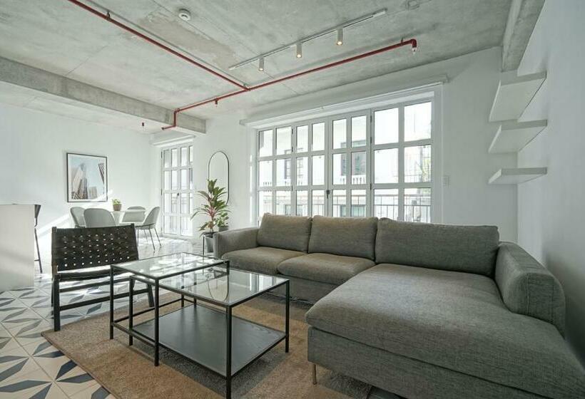 带1个卧室的带阳台的公寓, Casa Contemporánea By Wynwood House