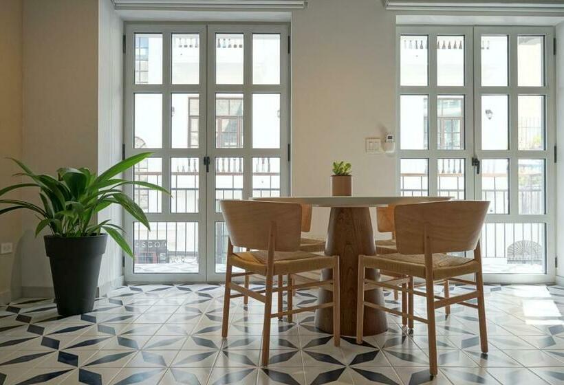 带1个卧室的带阳台的公寓, Casa Contemporánea By Wynwood House