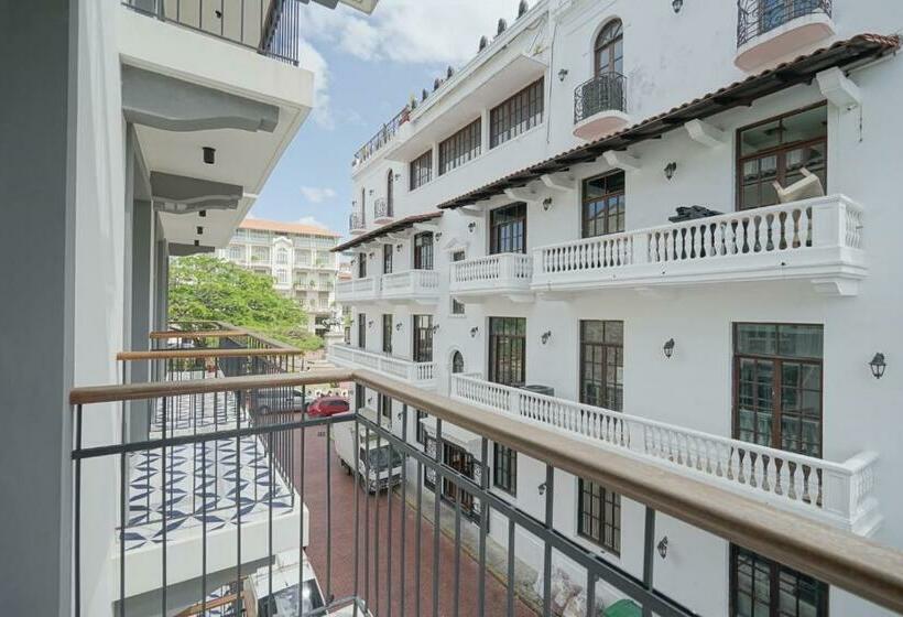 带1个卧室的带阳台的公寓, Casa Contemporánea By Wynwood House