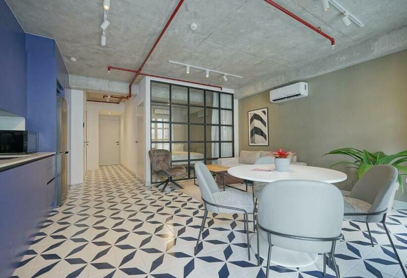 带1个卧室的带阳台的公寓, Casa Contemporánea By Wynwood House