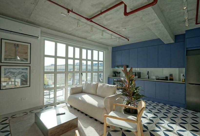 带1个卧室的带阳台的公寓, Casa Contemporánea By Wynwood House