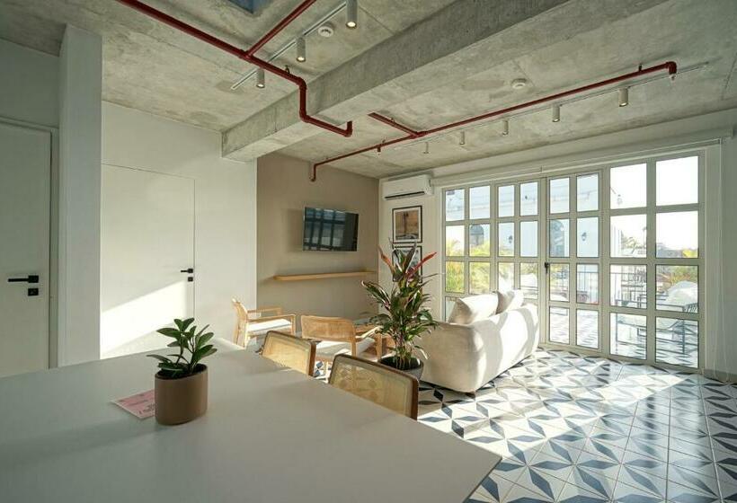 带1个卧室的带阳台的公寓, Casa Contemporánea By Wynwood House