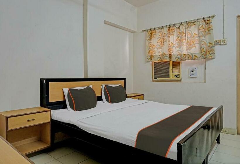 标准间, Thakkar Lodge