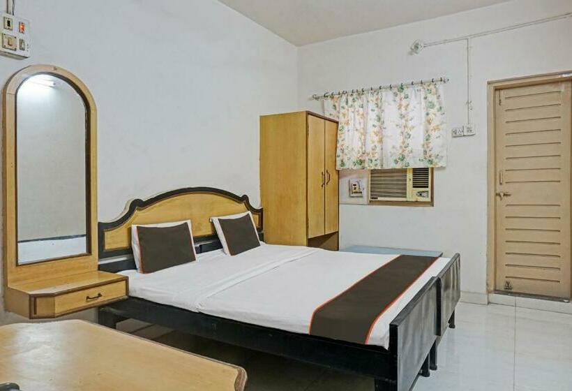 标准间, Thakkar Lodge