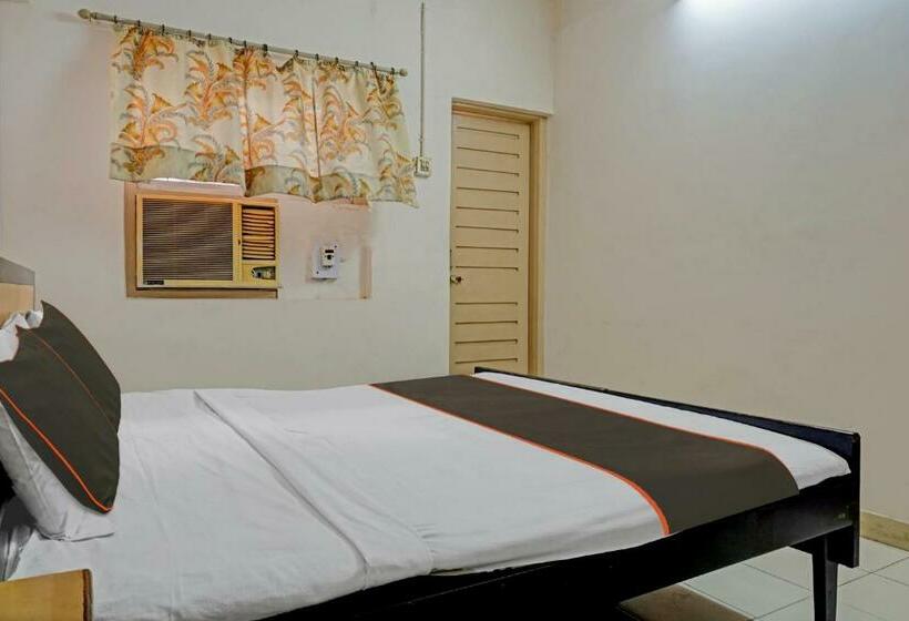 标准间, Thakkar Lodge