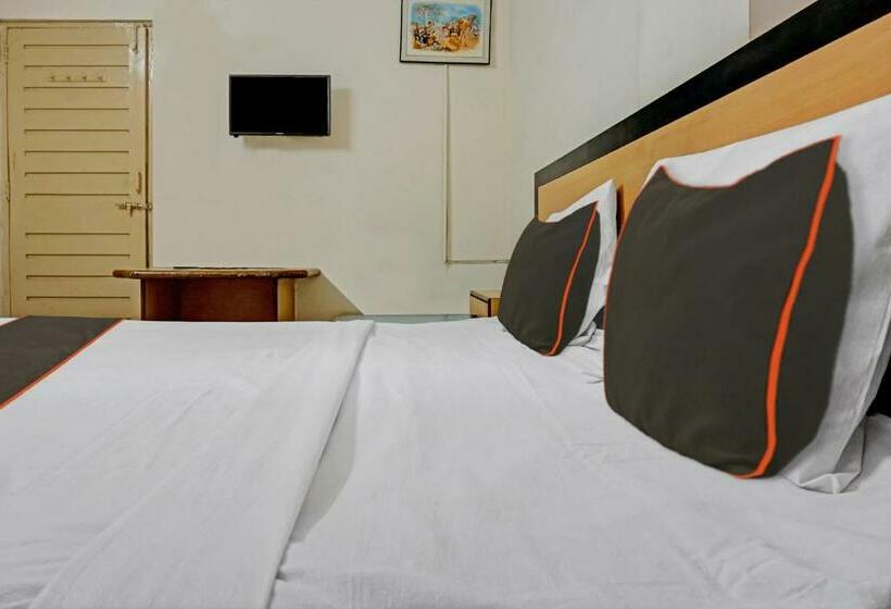 标准间, Thakkar Lodge