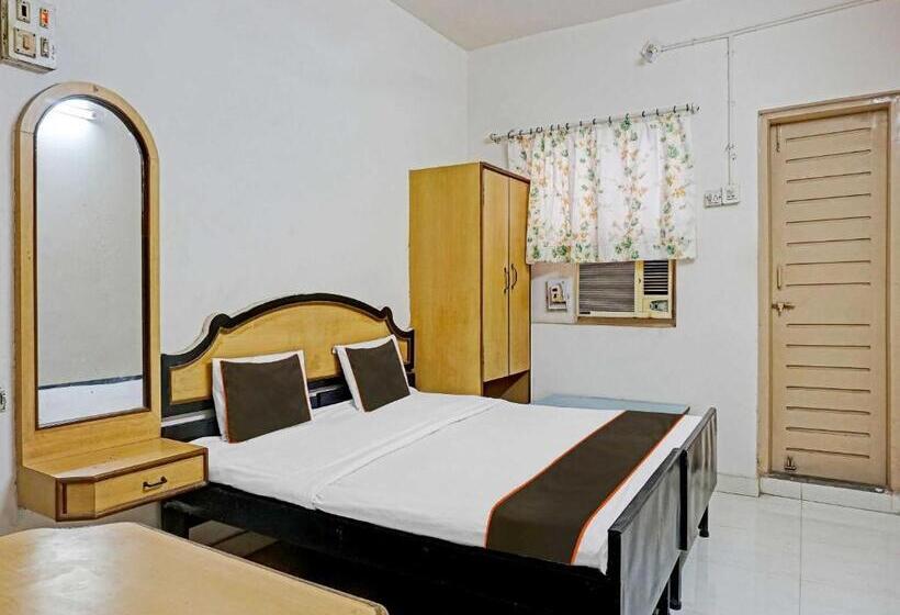 标准间, Thakkar Lodge