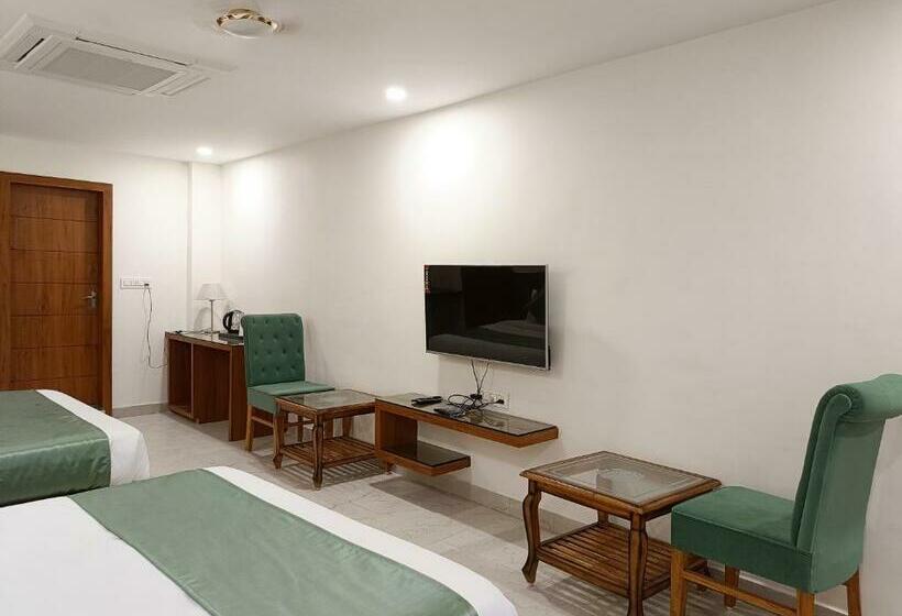 Quarto Familiar, Heera Residency