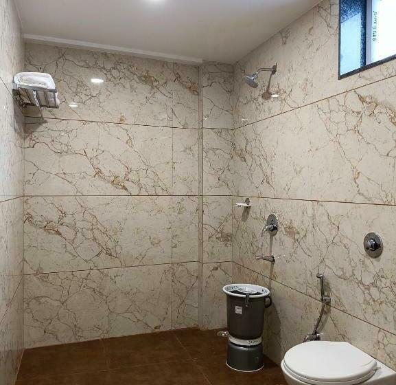 Quarto Familiar, Heera Residency