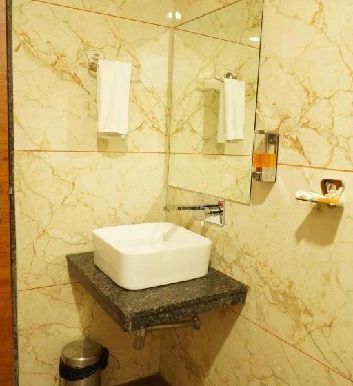 Quarto Deluxe, Heera Residency