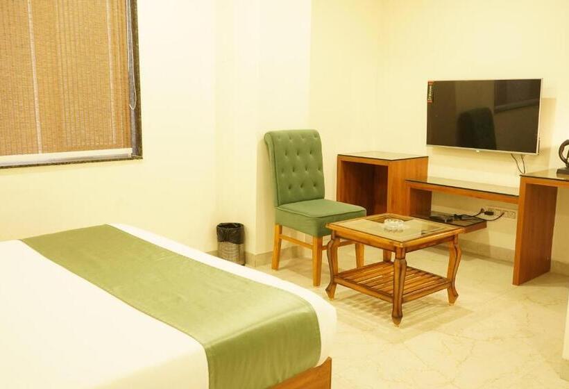 Quarto Deluxe, Heera Residency