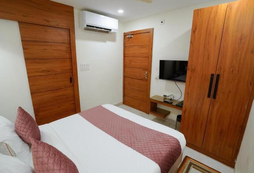 Quarto Economy, Heera Residency