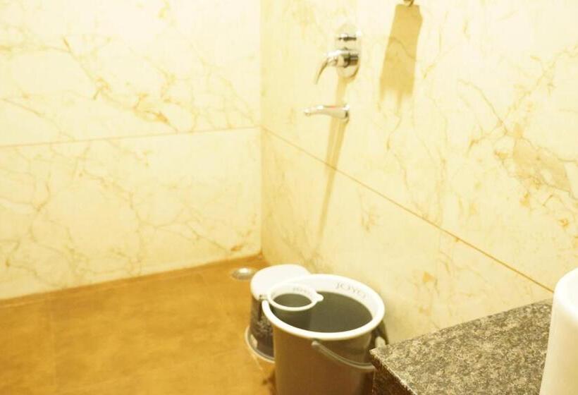 Quarto Familiar, Heera Residency