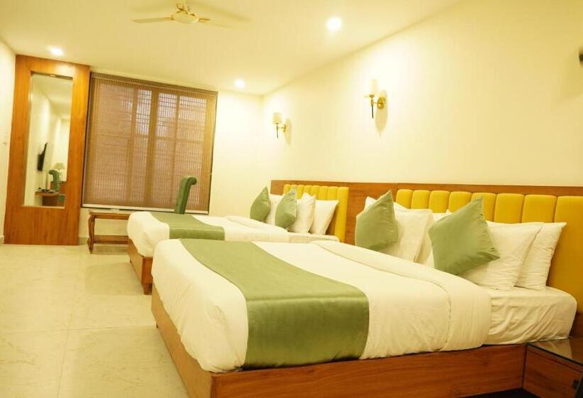 Quarto Familiar, Heera Residency